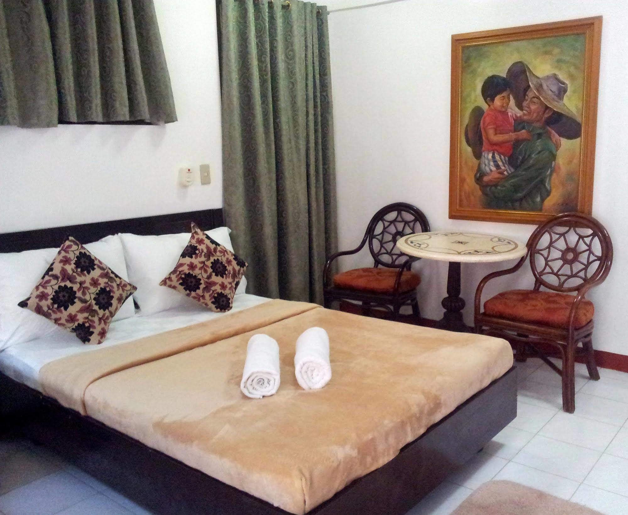 Deparis Hotel 3*